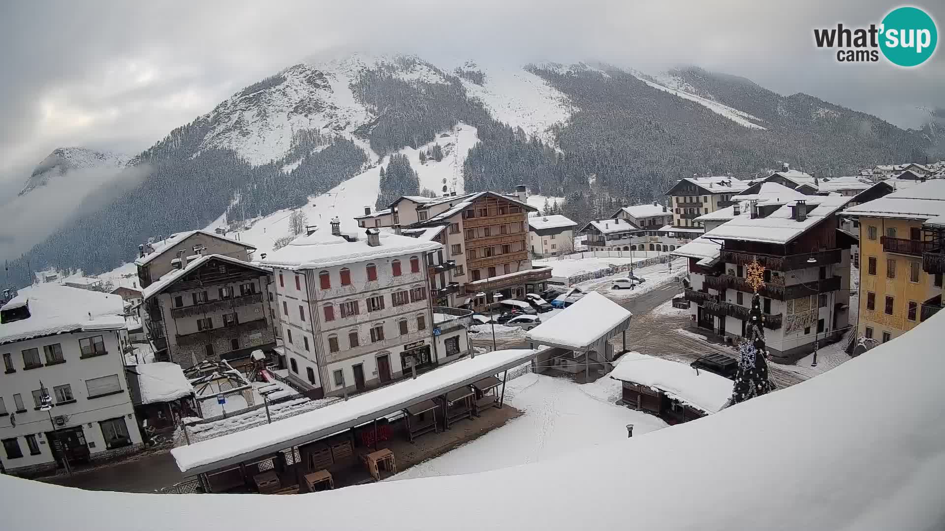 Piazza centrale di Forni di Sopra