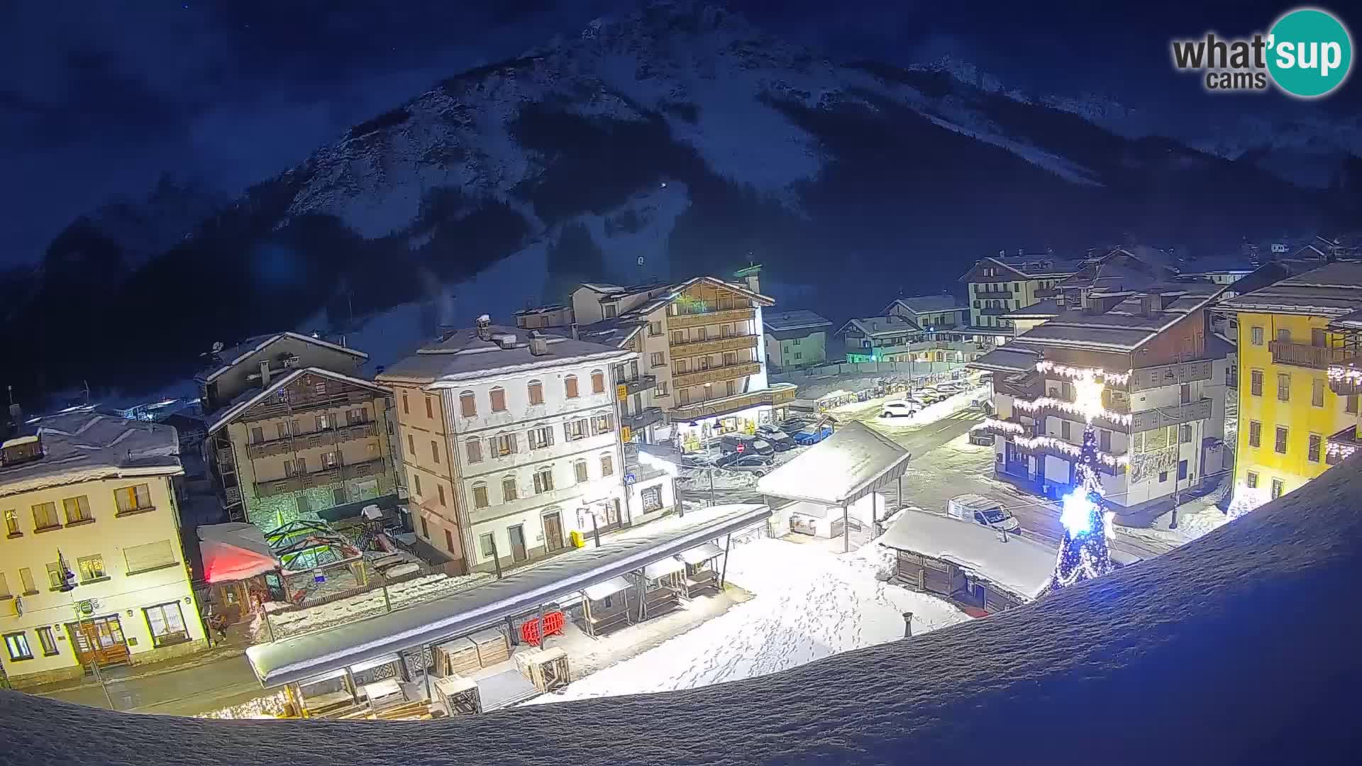 Piazza centrale di Forni di Sopra