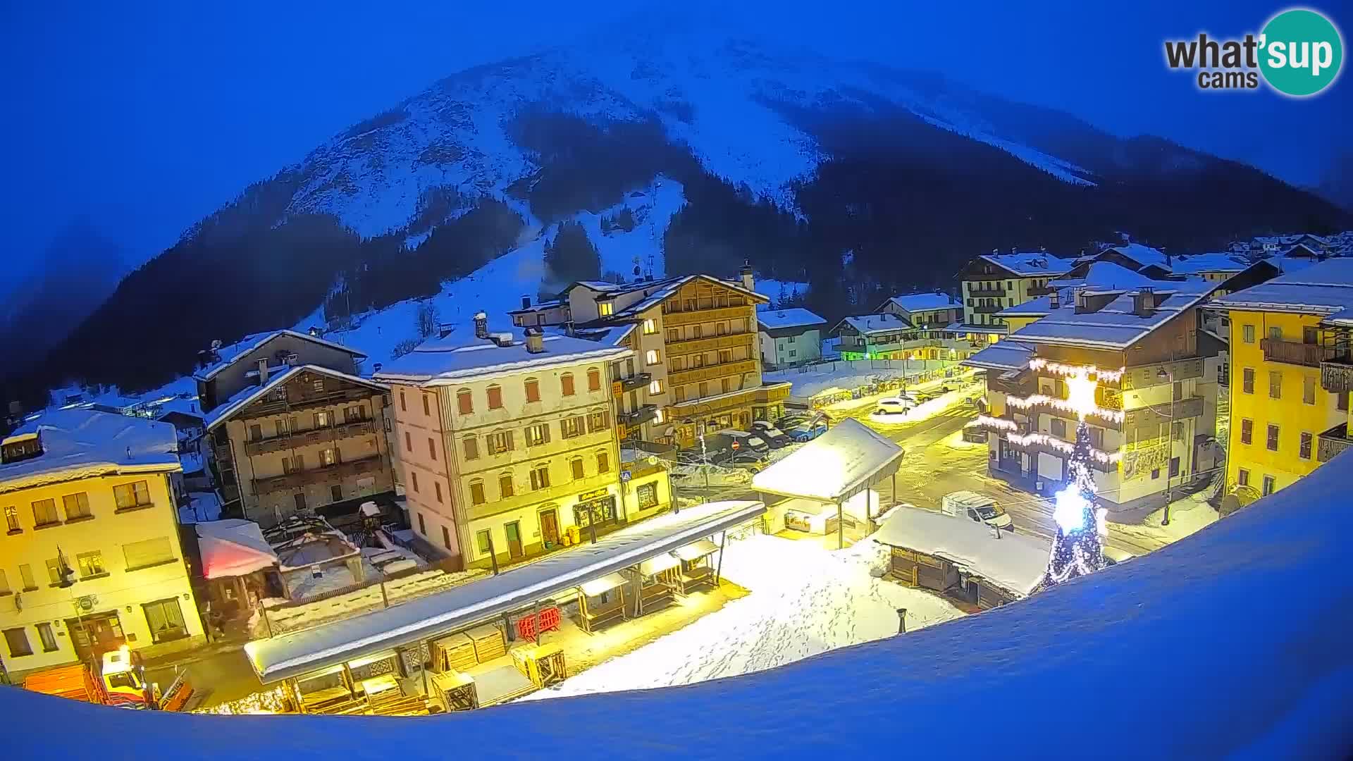 Piazza centrale di Forni di Sopra