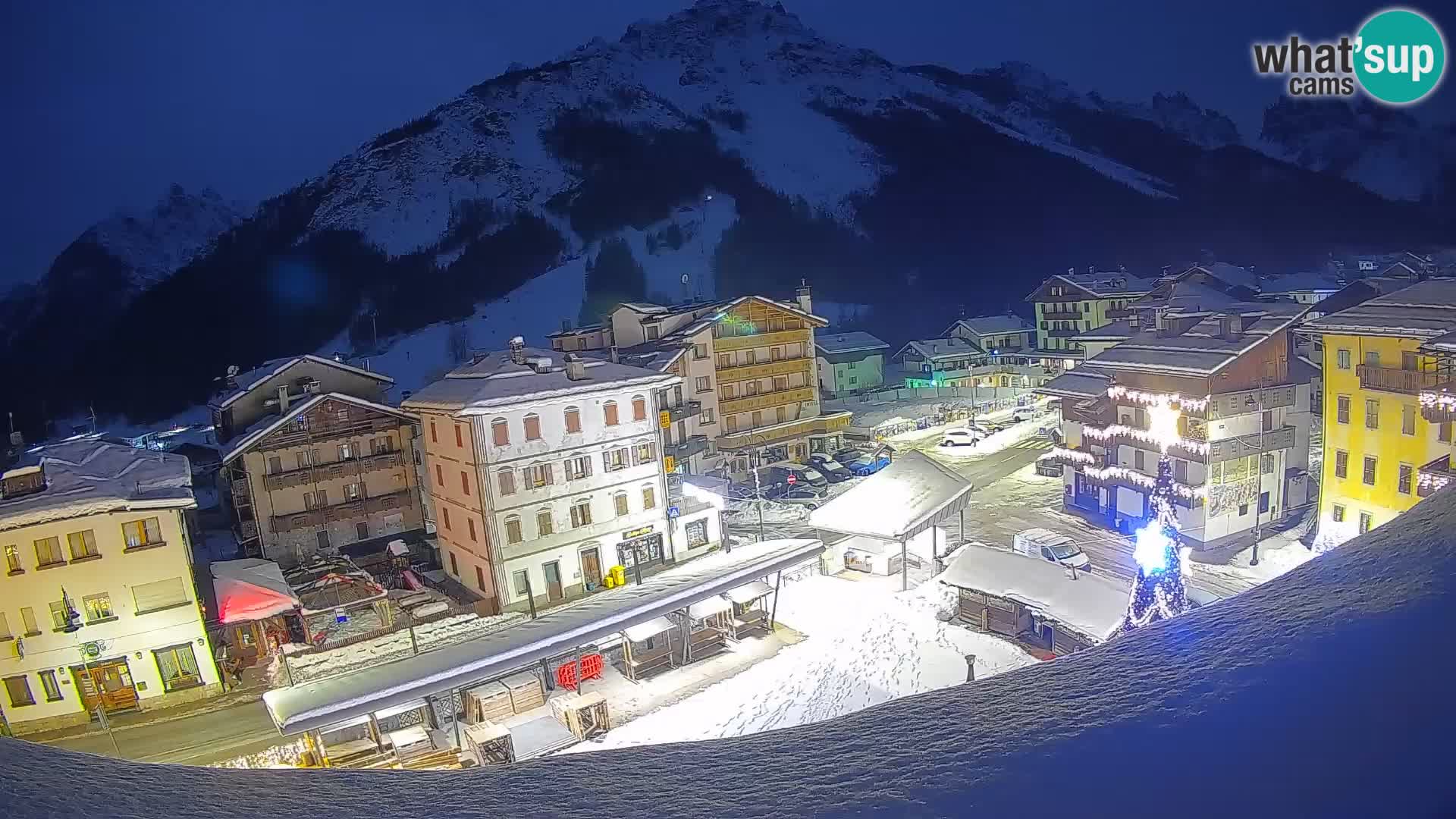 Piazza centrale di Forni di Sopra