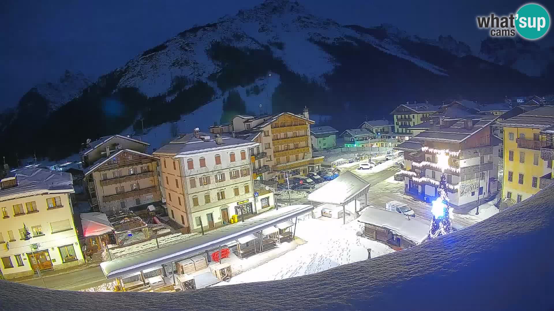 Piazza centrale di Forni di Sopra