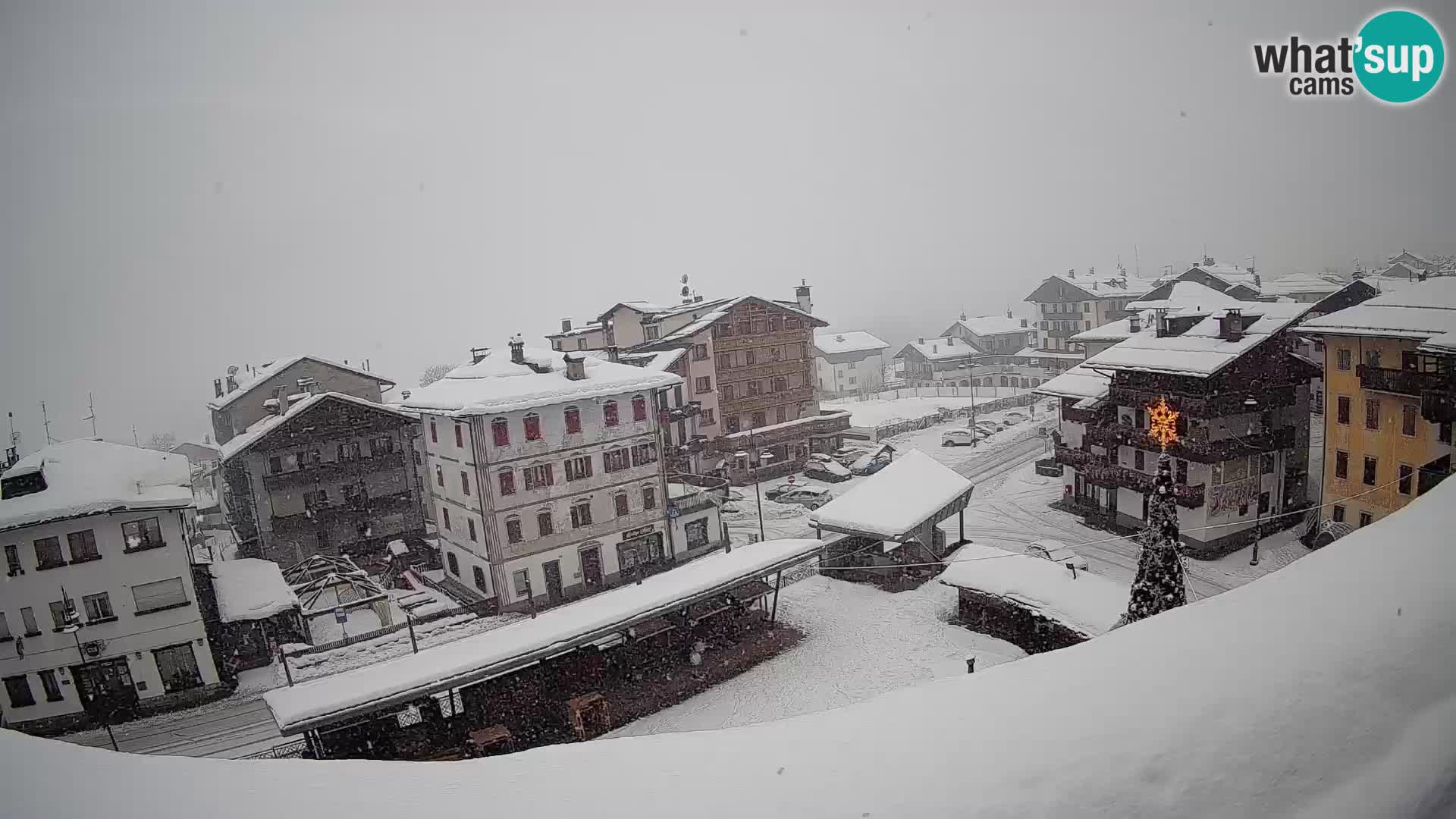 Piazza centrale di Forni di Sopra