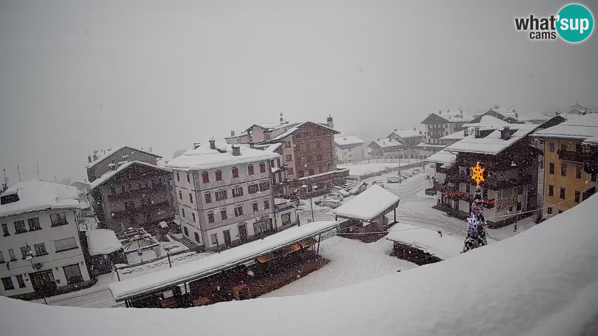 Piazza centrale di Forni di Sopra