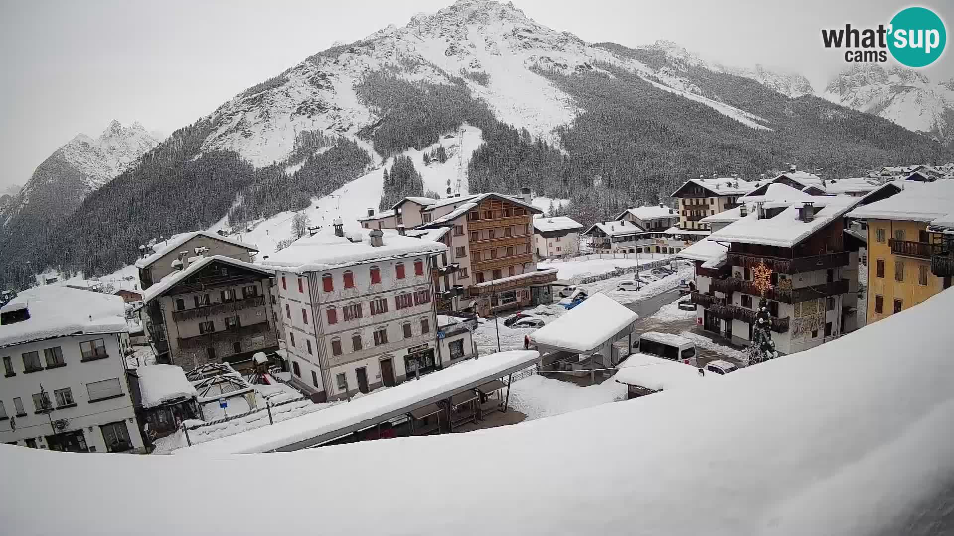 Piazza centrale di Forni di Sopra