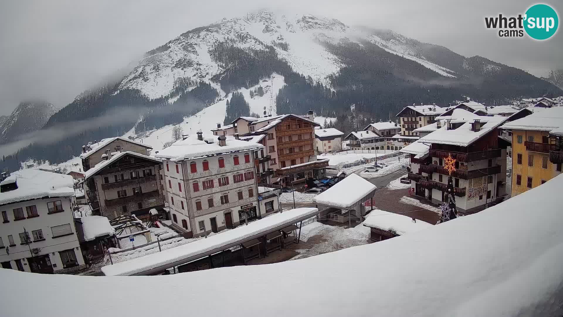 Piazza centrale di Forni di Sopra