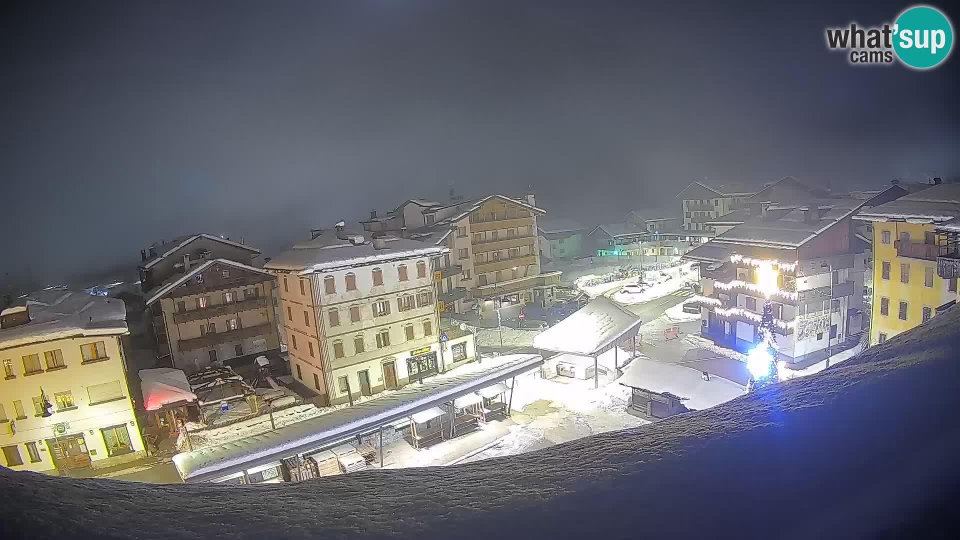 Piazza centrale di Forni di Sopra
