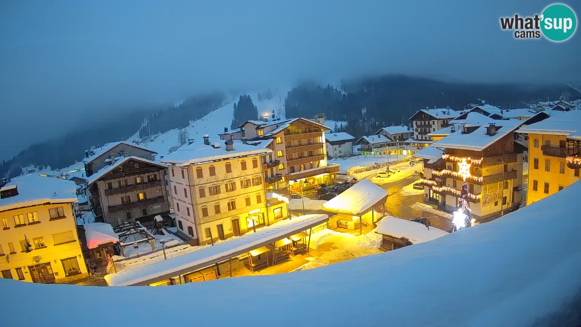 Piazza centrale di Forni di Sopra