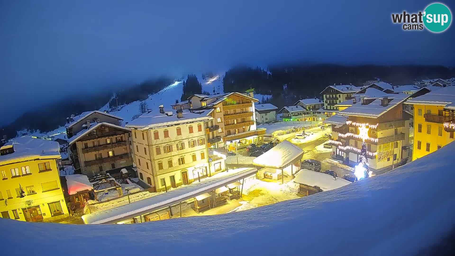 Piazza centrale di Forni di Sopra
