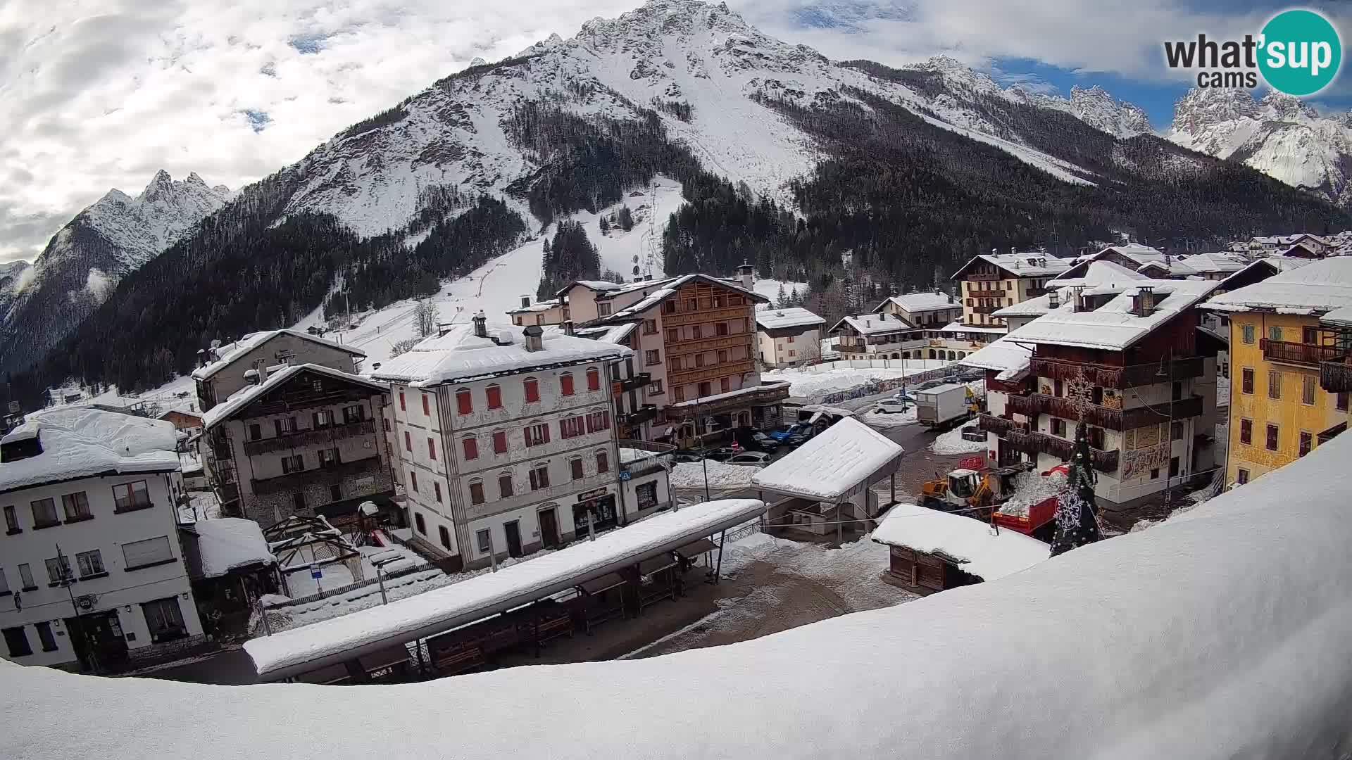 Piazza centrale di Forni di Sopra
