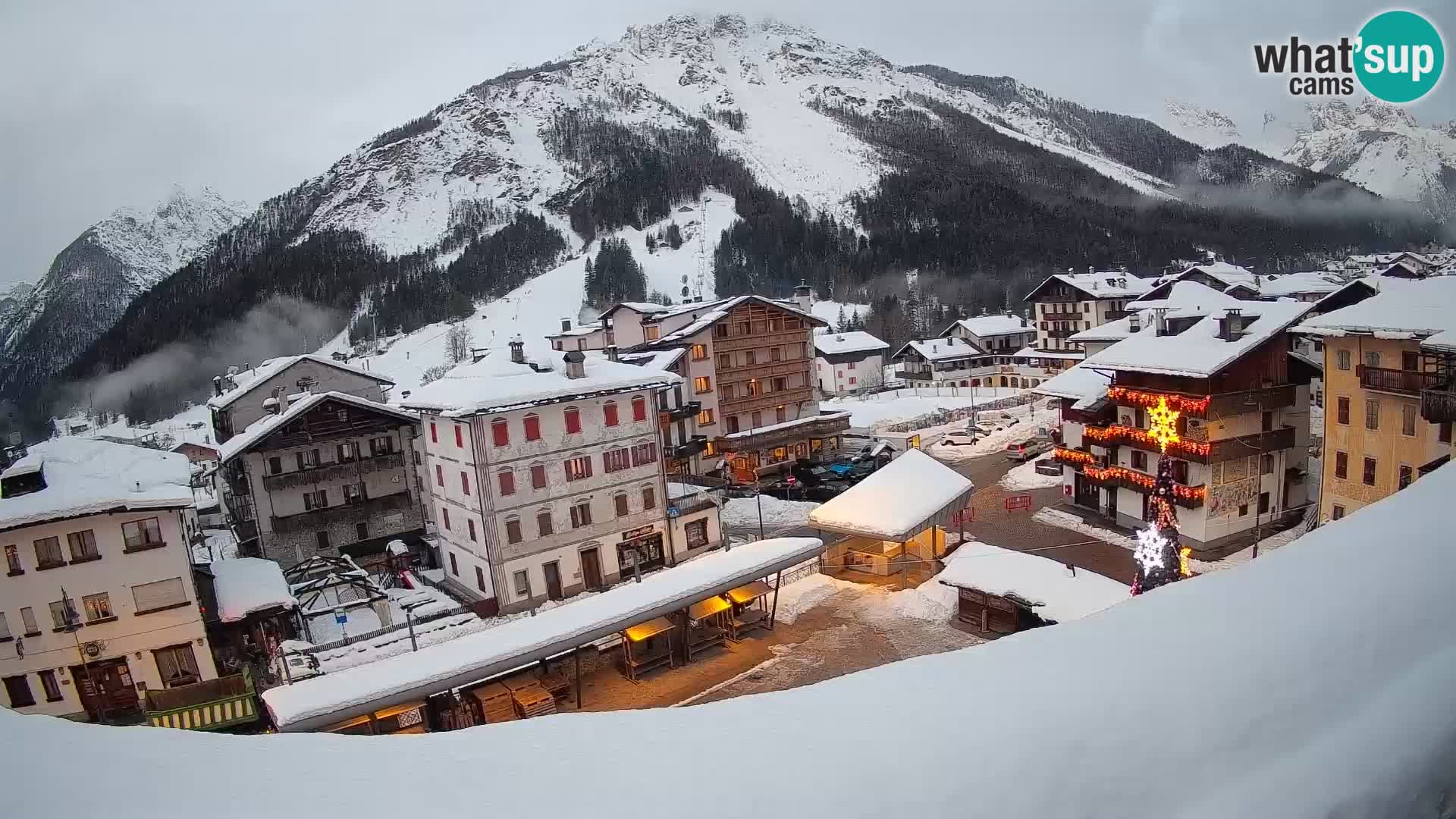 Piazza centrale di Forni di Sopra