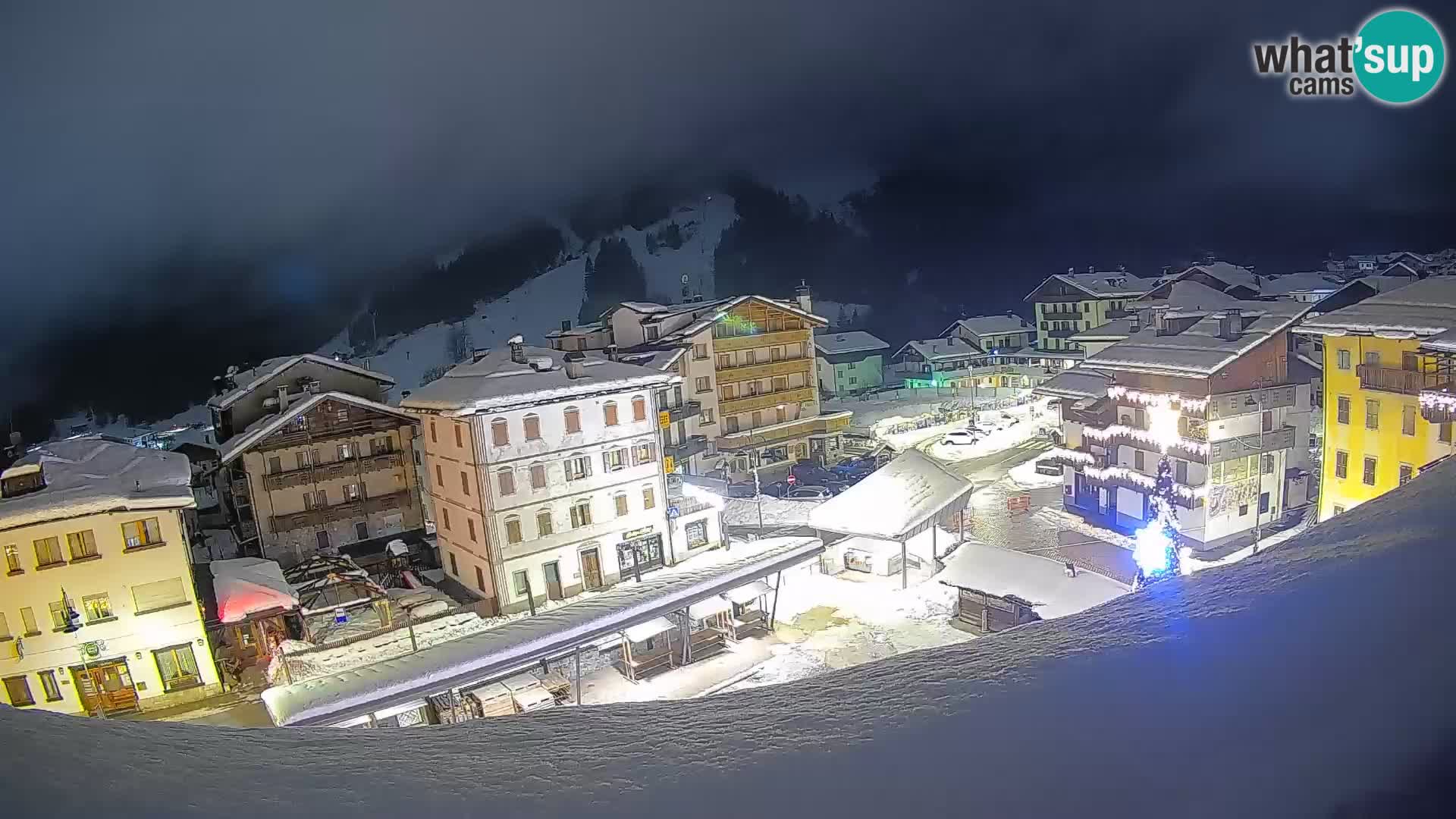 Piazza centrale di Forni di Sopra