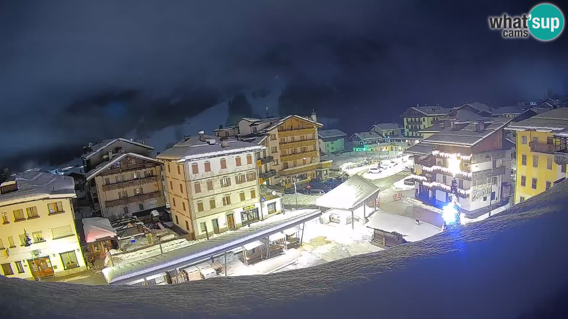 Piazza centrale di Forni di Sopra