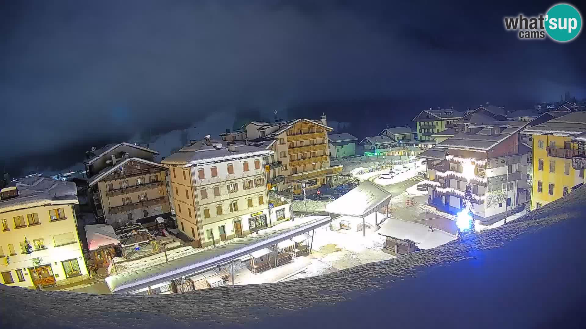Piazza centrale di Forni di Sopra