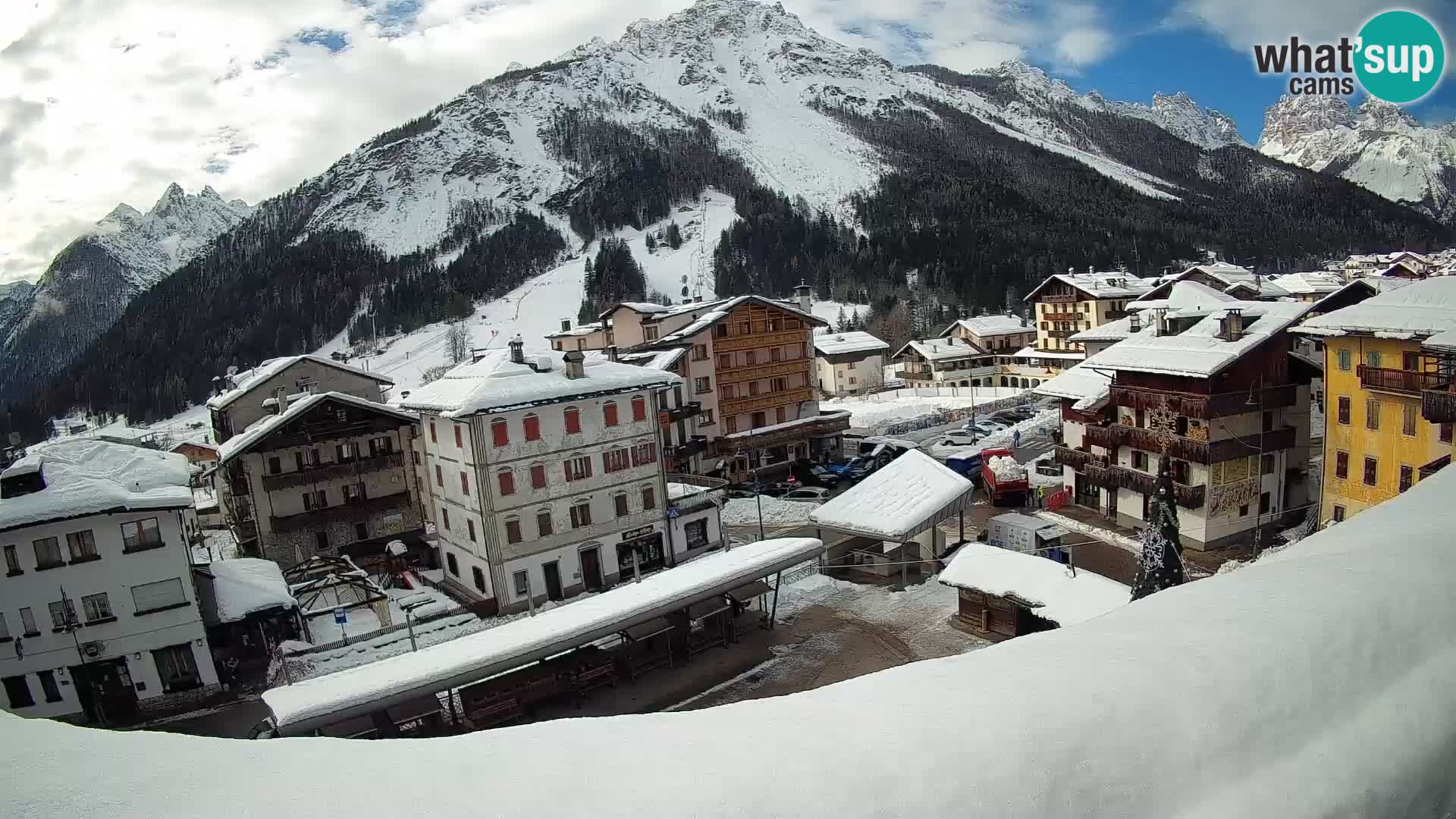 Piazza centrale di Forni di Sopra