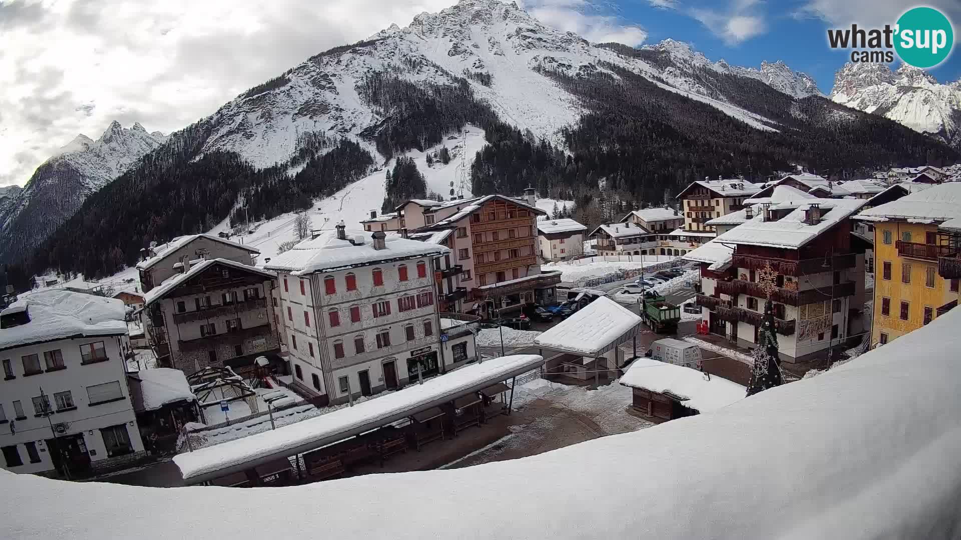 Piazza centrale di Forni di Sopra