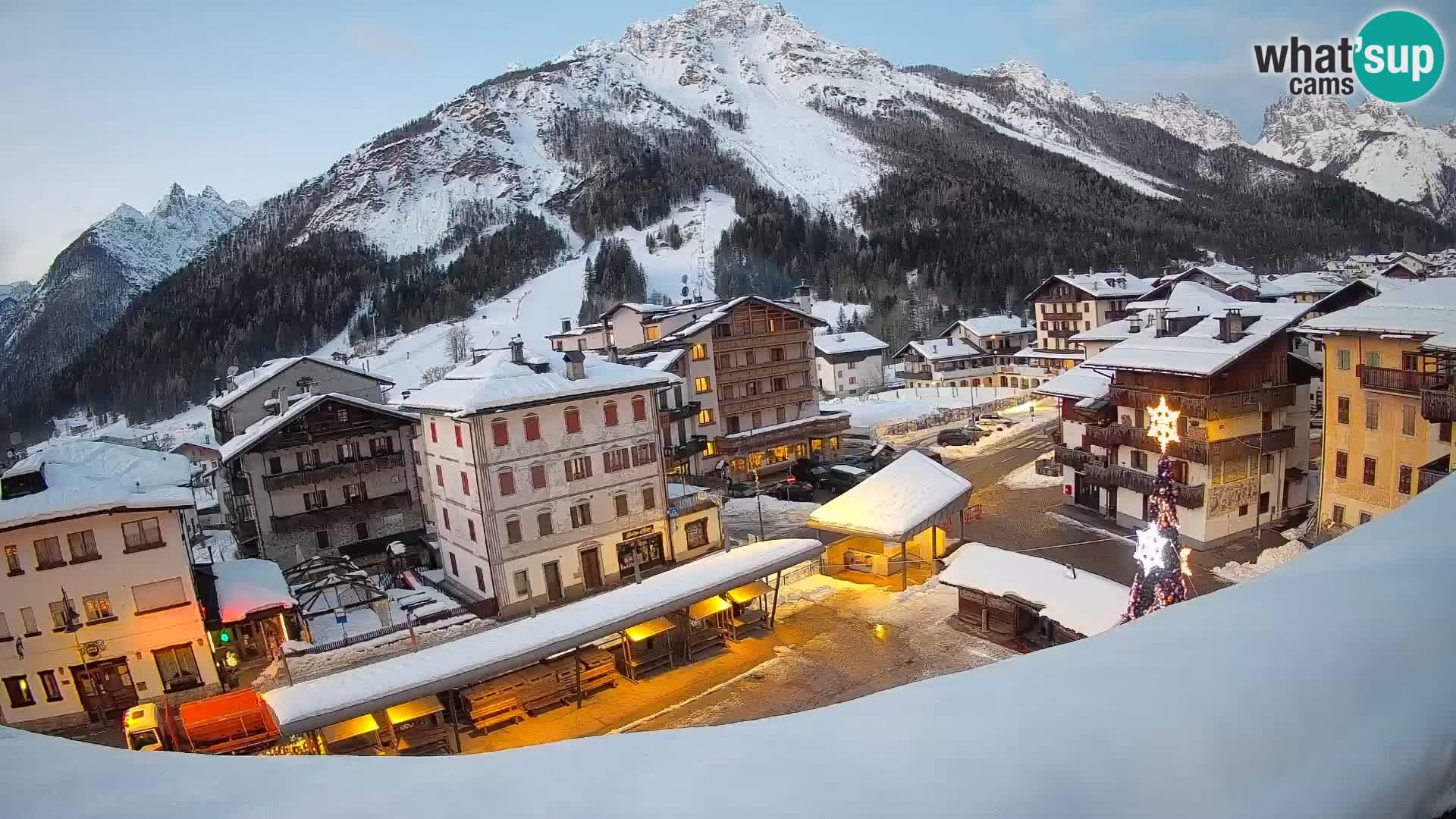 Plaza principal de Forni di Sopra