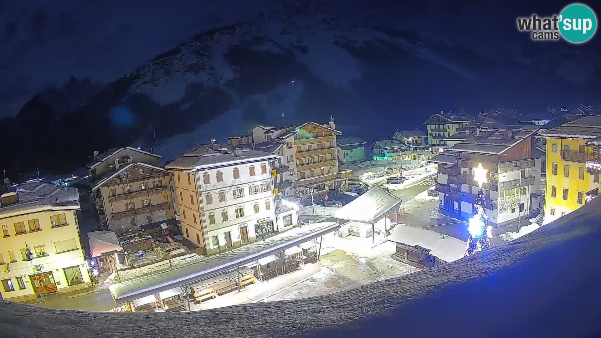 Piazza centrale di Forni di Sopra