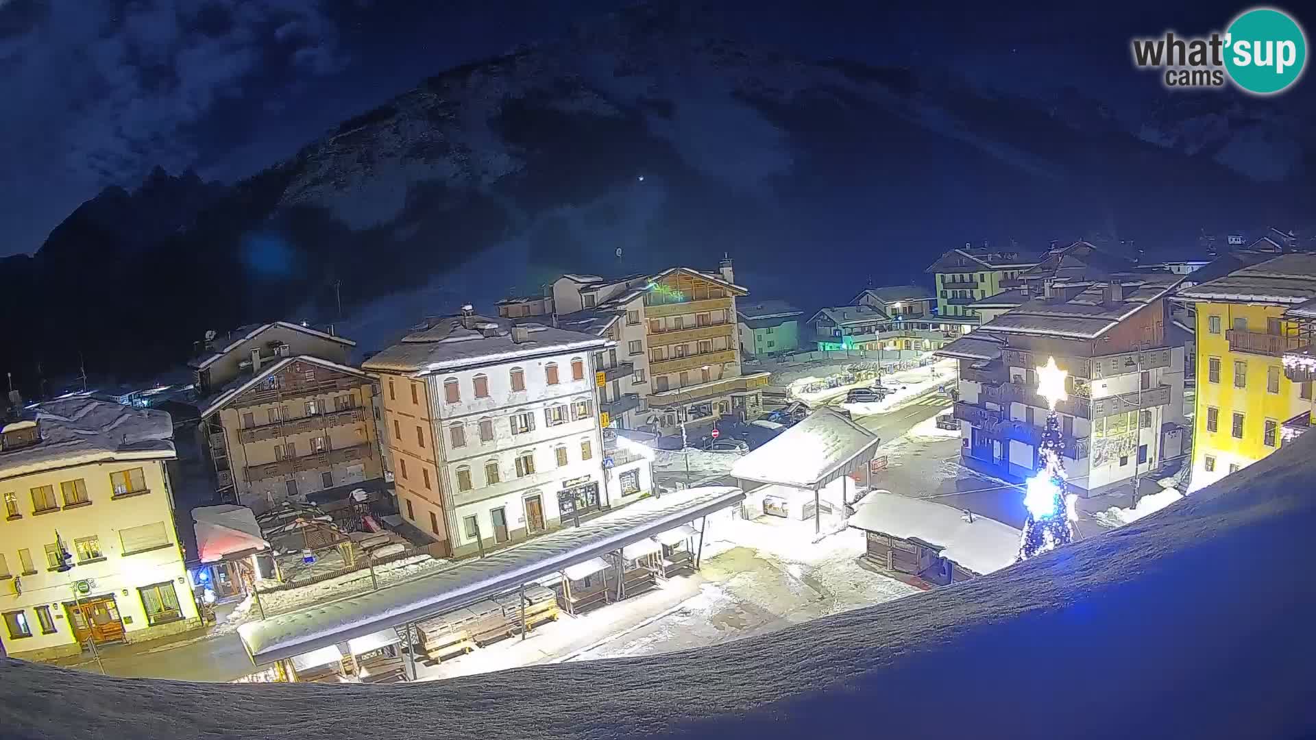 Piazza centrale di Forni di Sopra