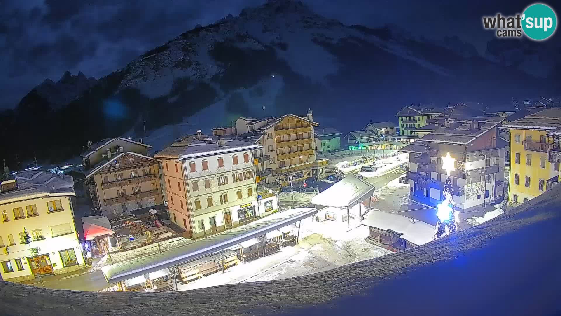 Piazza centrale di Forni di Sopra