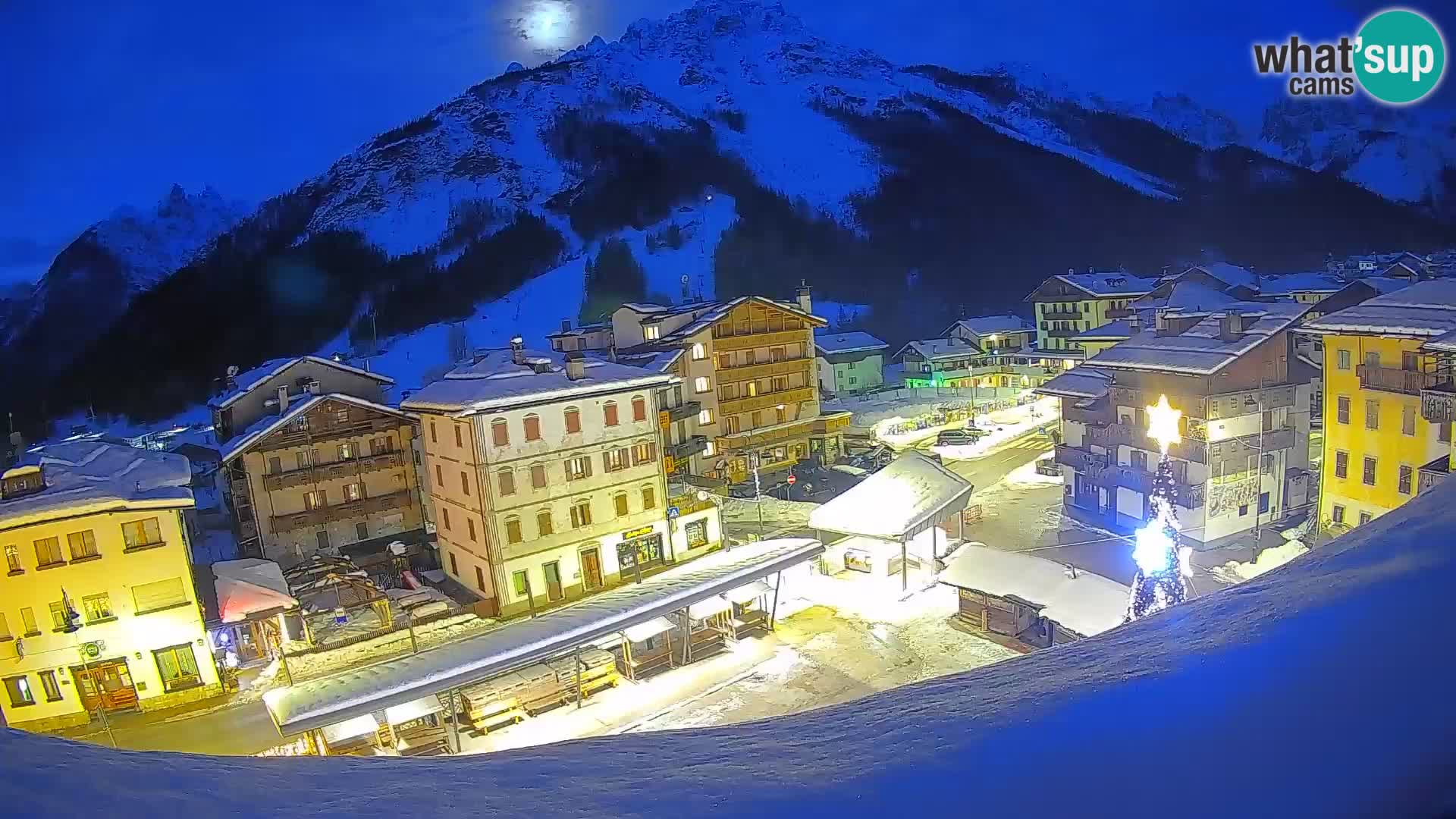 Piazza centrale di Forni di Sopra