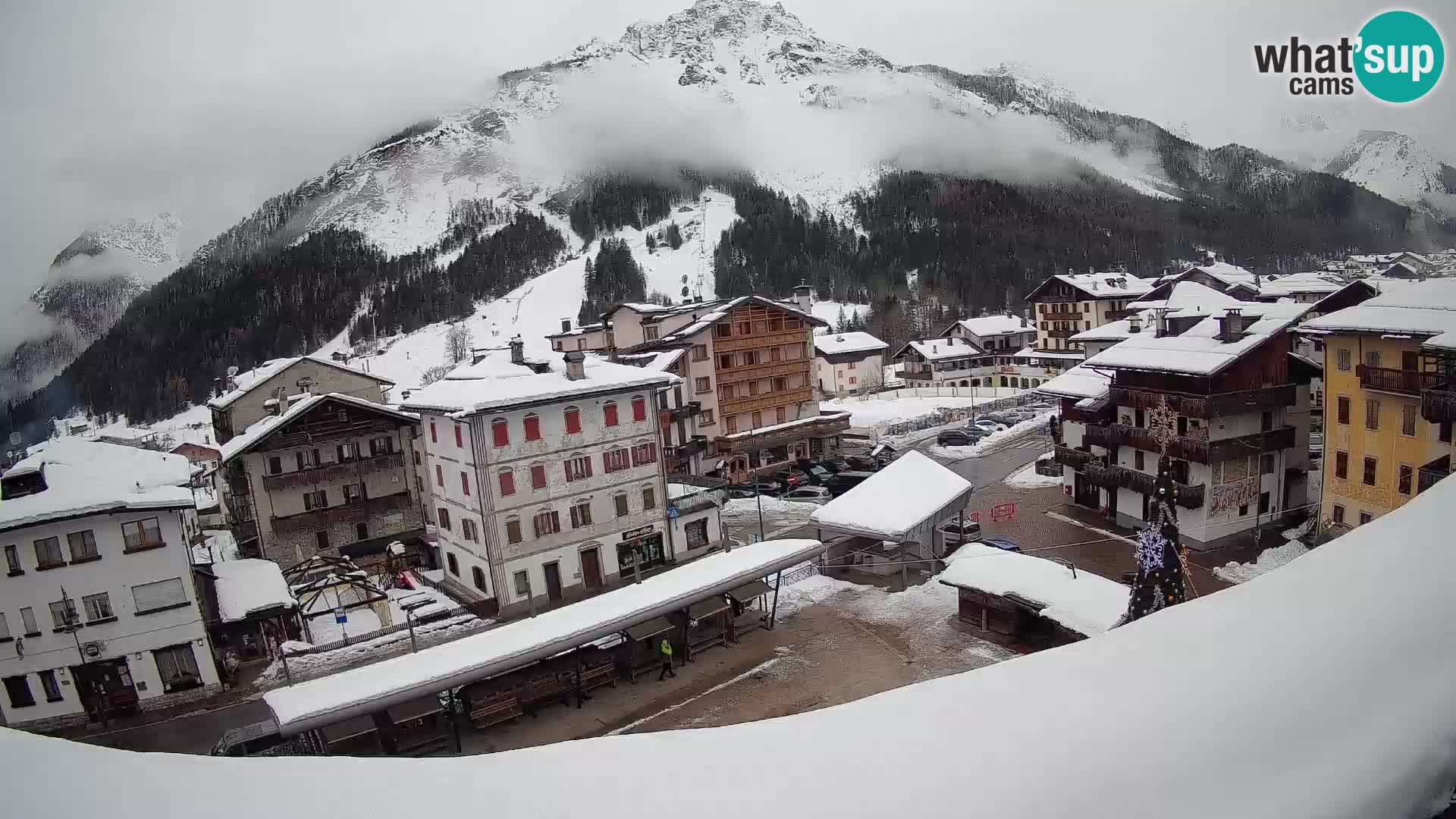Piazza centrale di Forni di Sopra