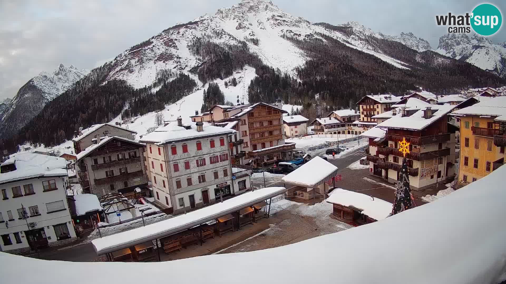 Piazza centrale di Forni di Sopra