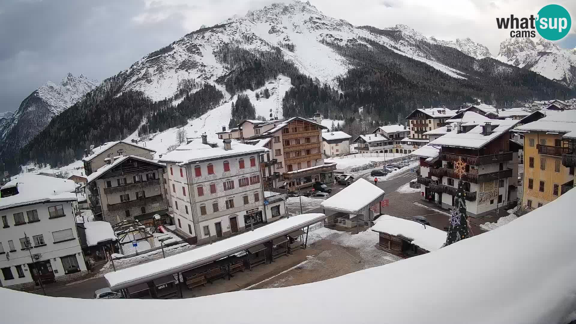 Piazza centrale di Forni di Sopra