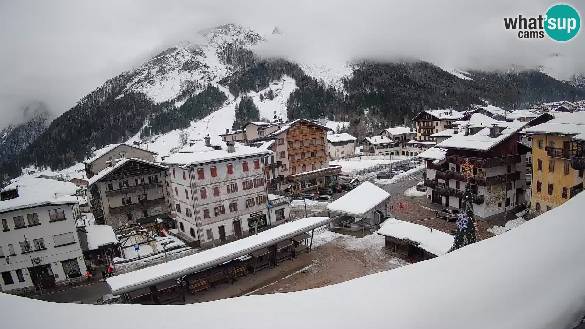 Piazza centrale di Forni di Sopra