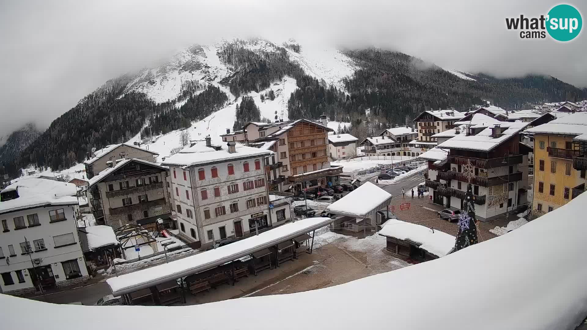 Piazza centrale di Forni di Sopra
