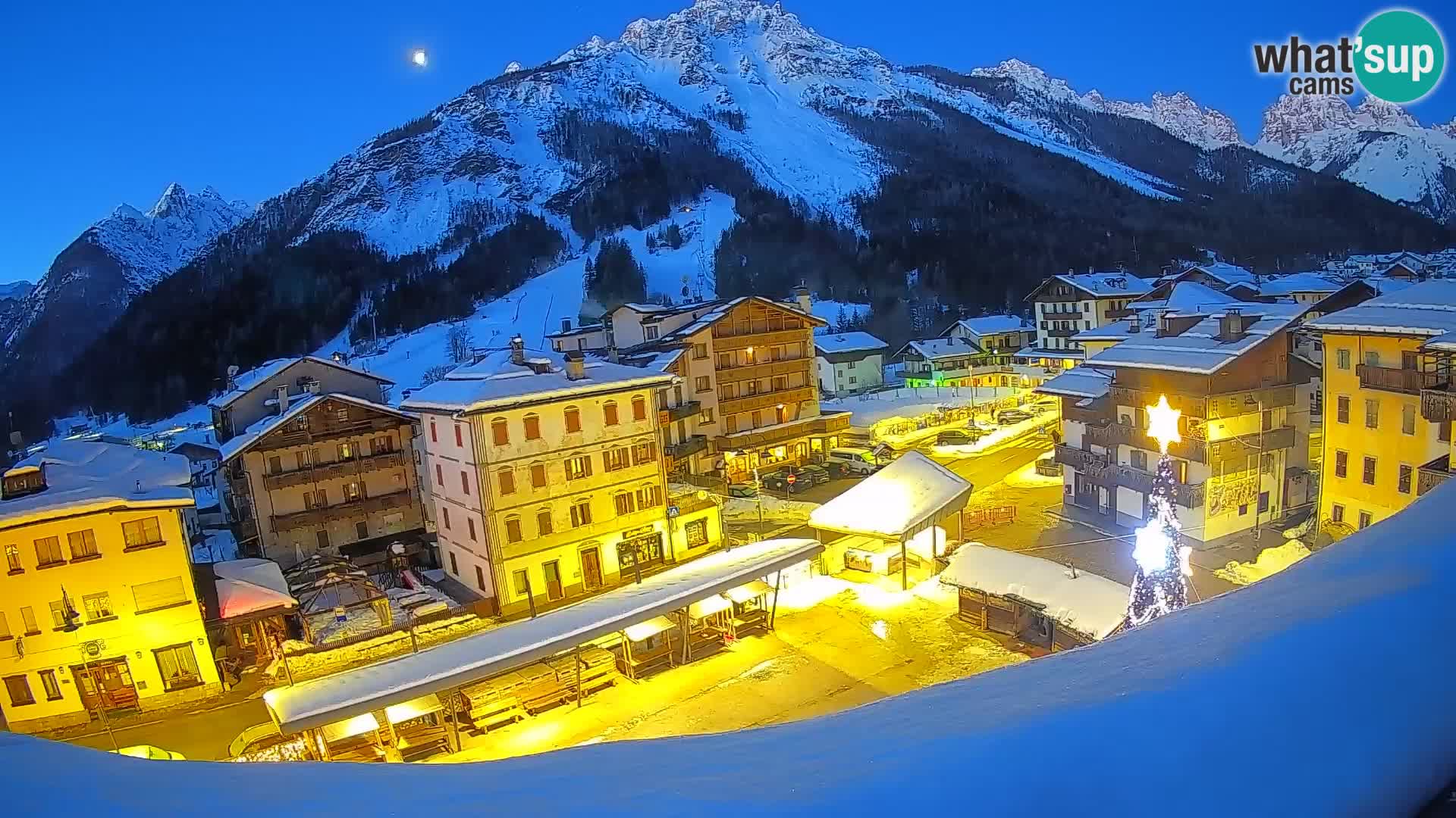 Piazza centrale di Forni di Sopra
