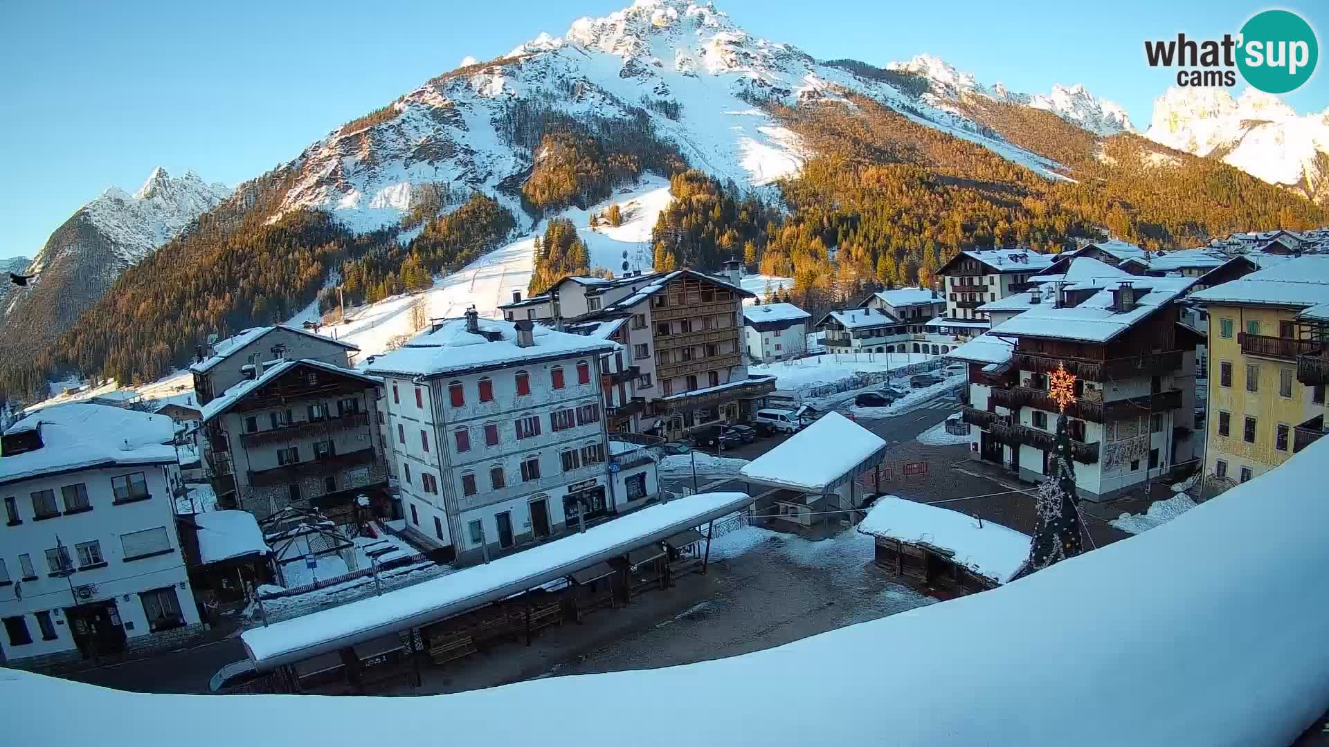 Piazza centrale di Forni di Sopra