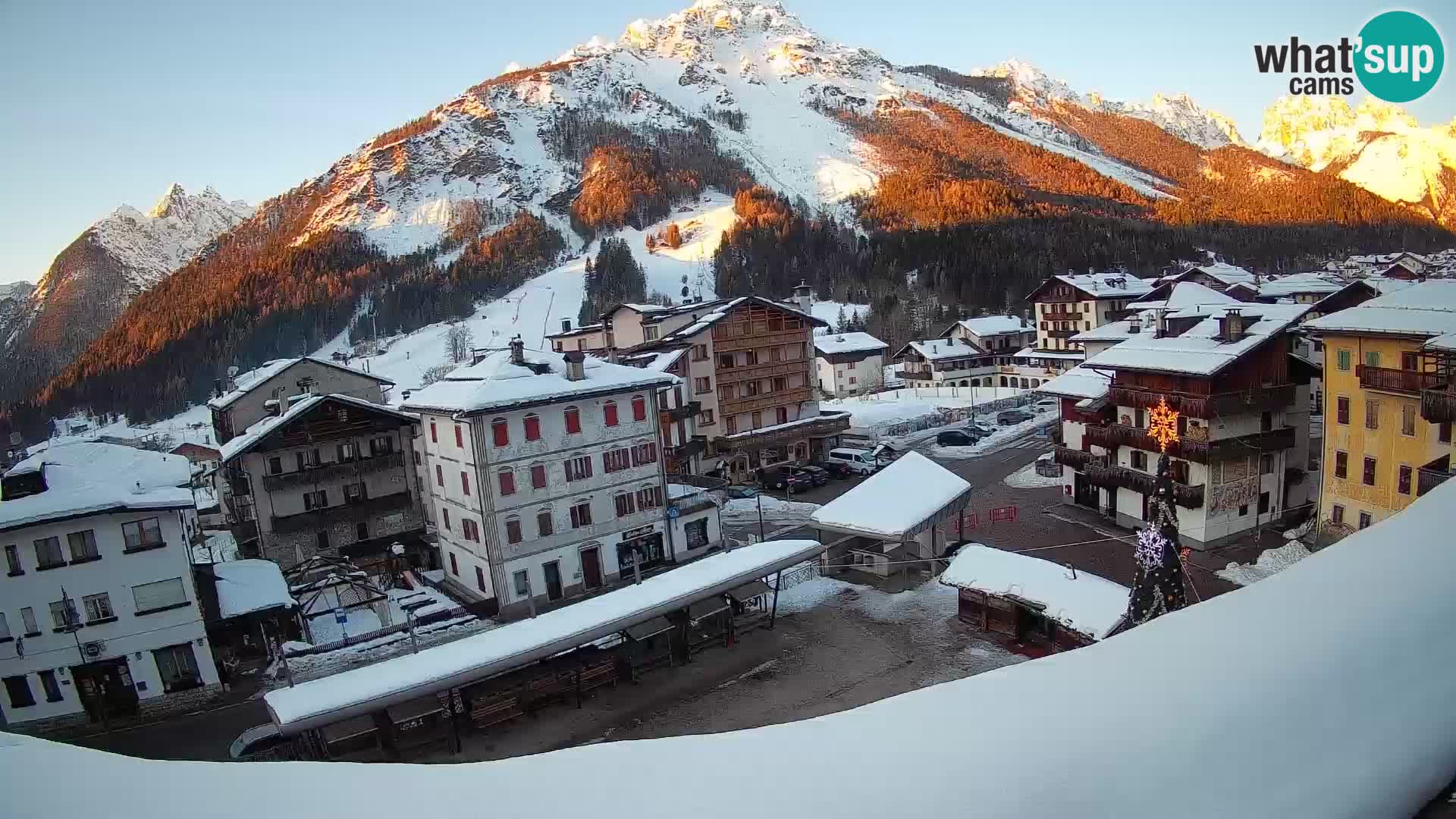 Piazza centrale di Forni di Sopra