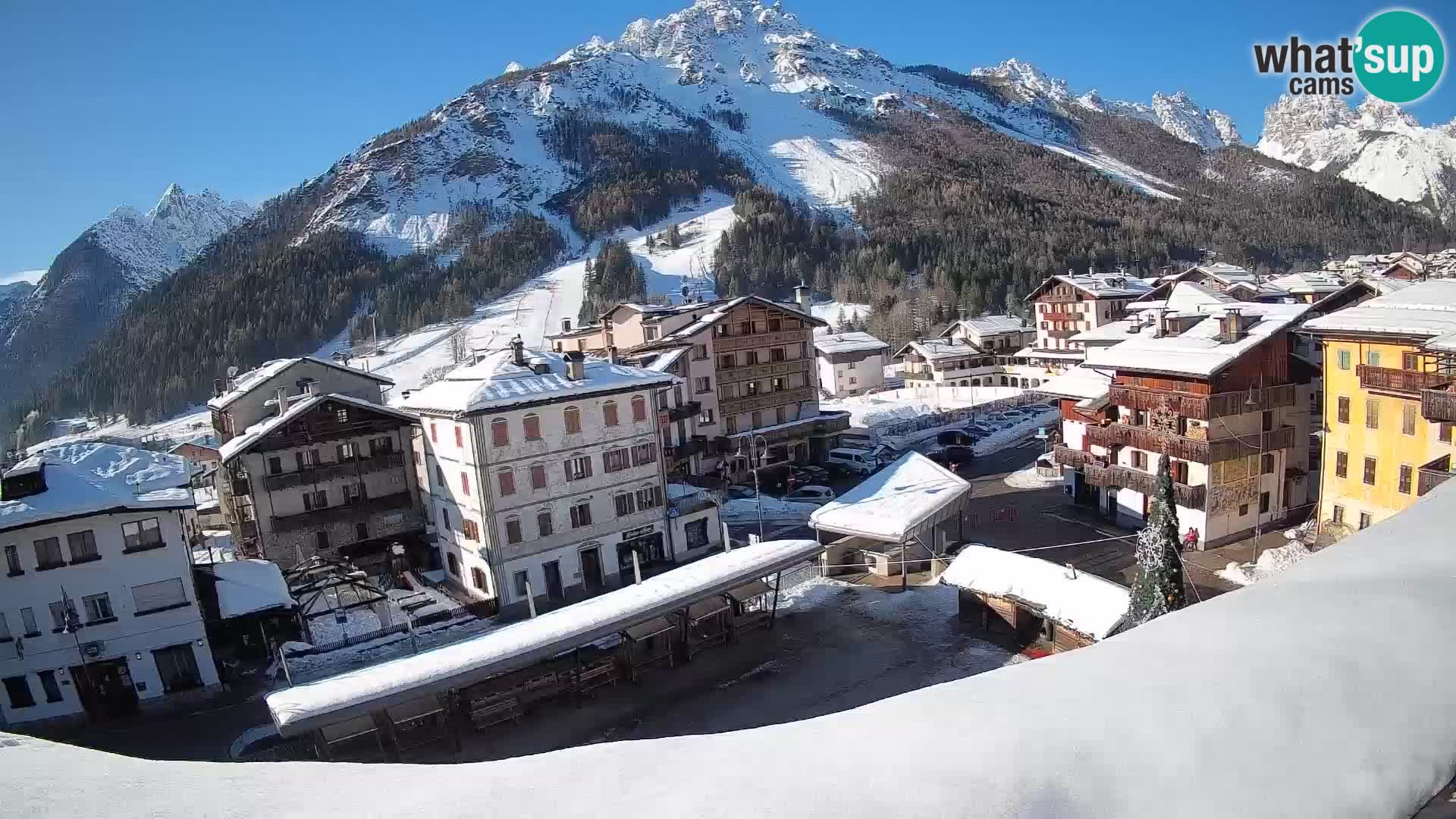 Piazza centrale di Forni di Sopra