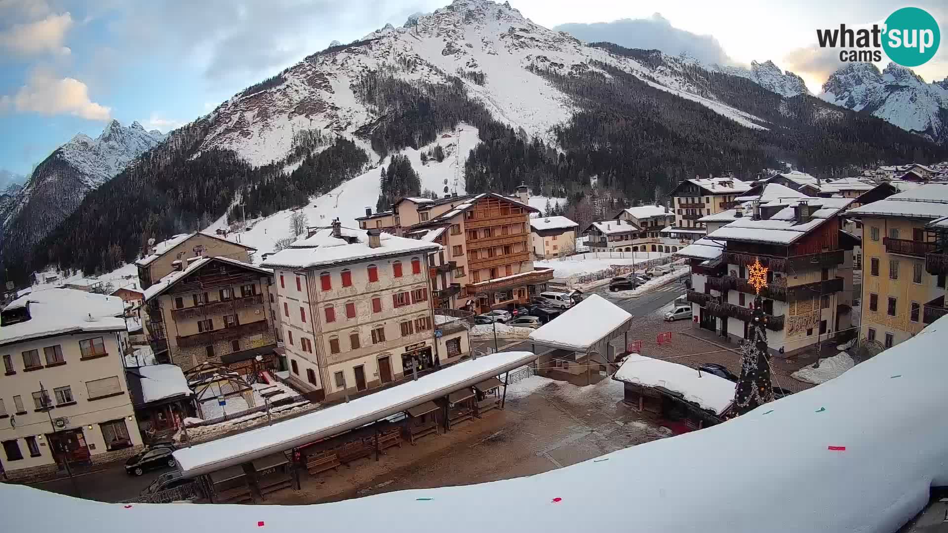 Piazza centrale di Forni di Sopra