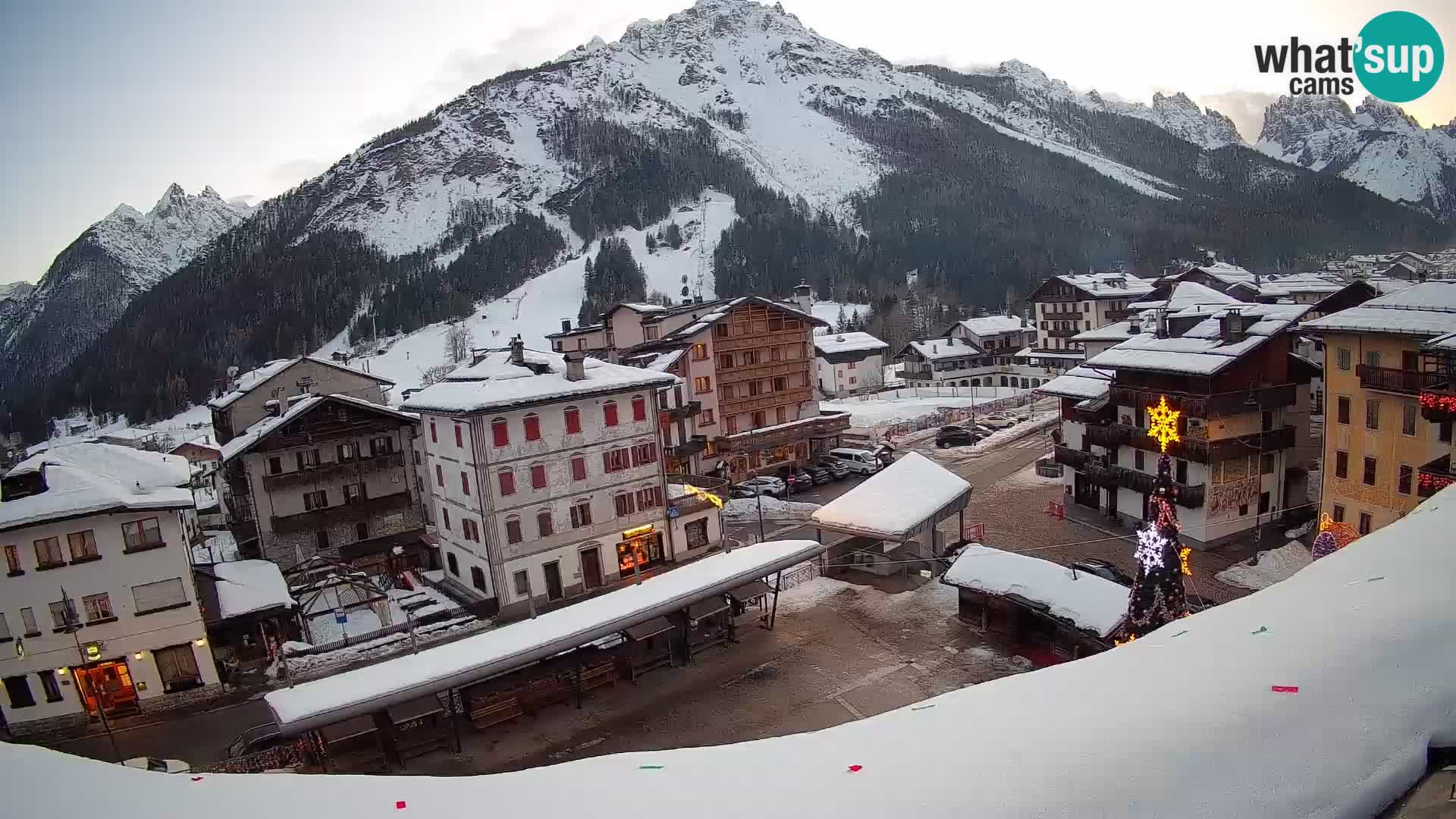 Piazza centrale di Forni di Sopra