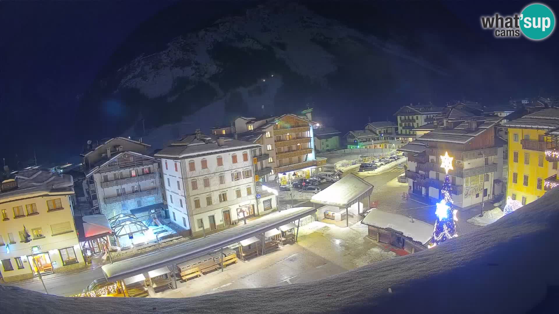 Piazza centrale di Forni di Sopra