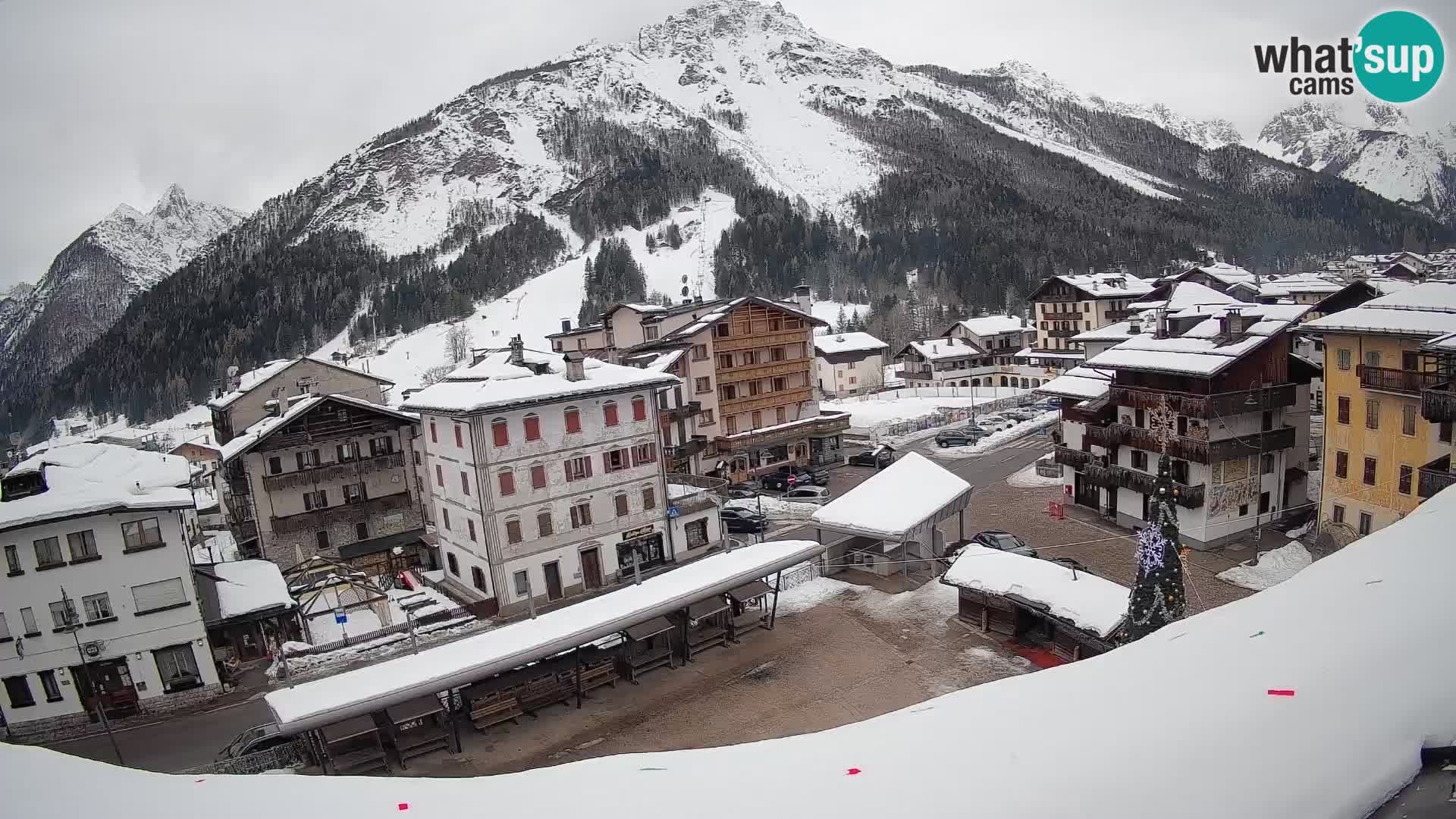 Piazza centrale di Forni di Sopra