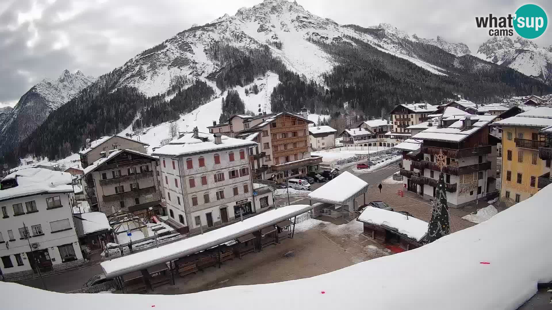 Piazza centrale di Forni di Sopra