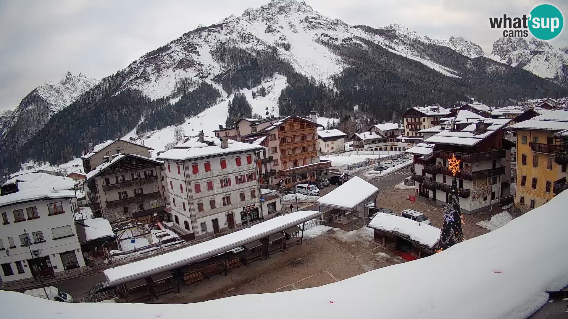 Piazza centrale di Forni di Sopra