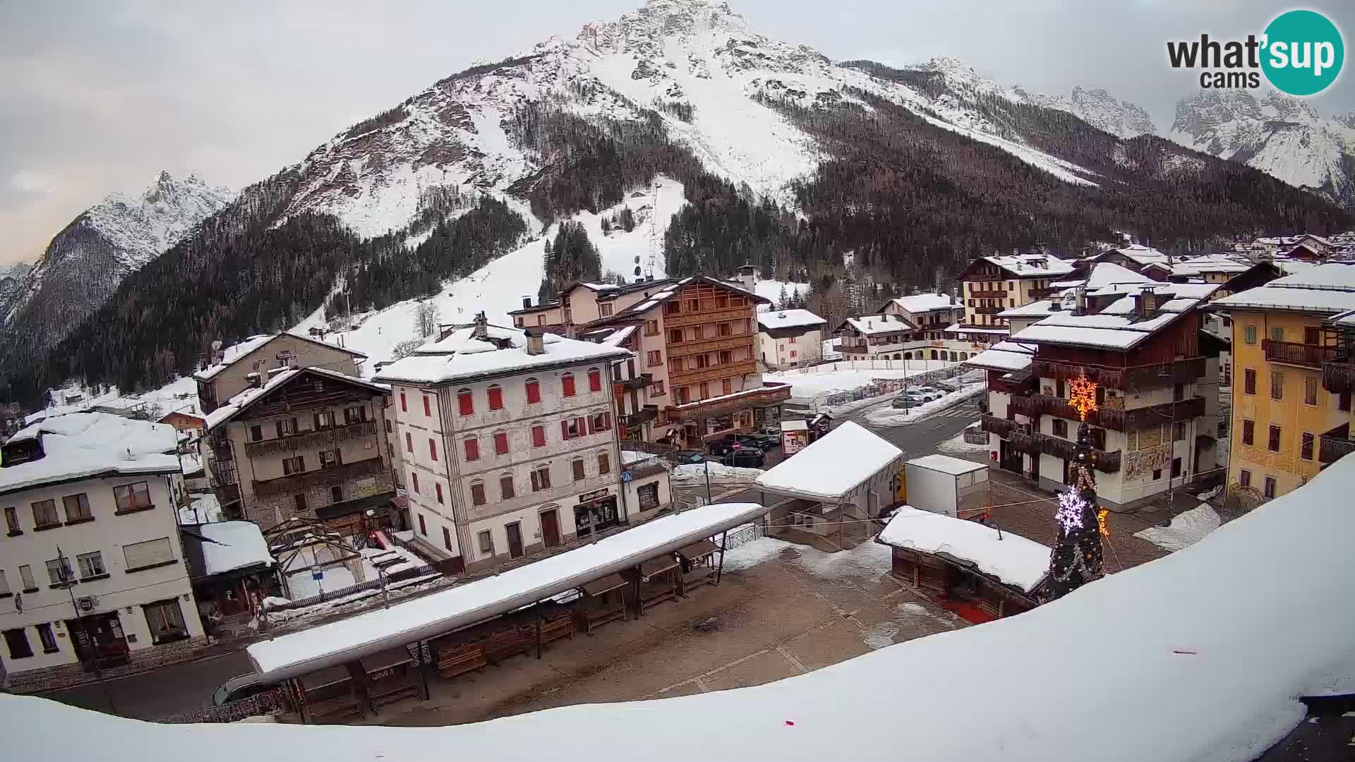 Piazza centrale di Forni di Sopra