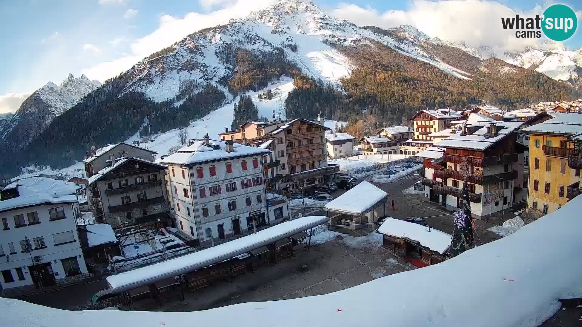 Plaza principal de Forni di Sopra
