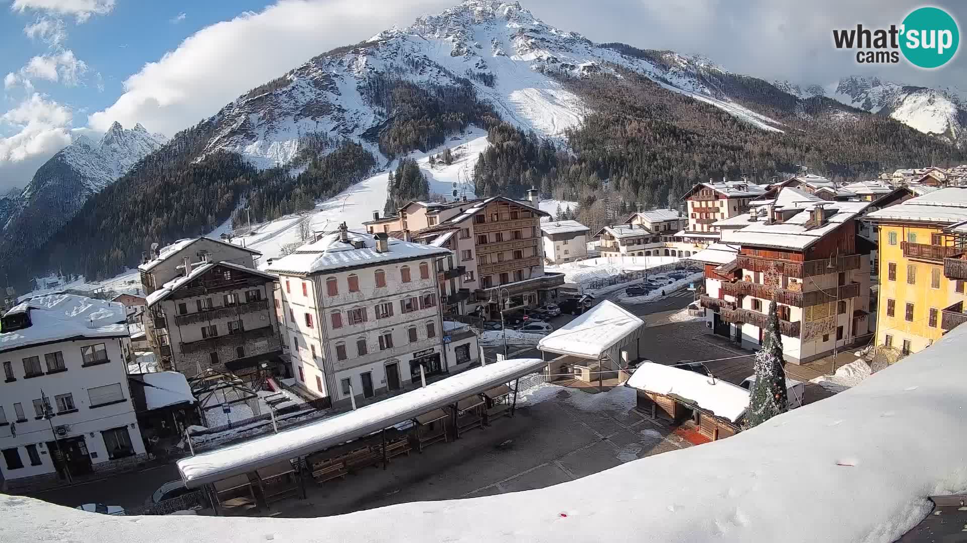 Plaza principal de Forni di Sopra