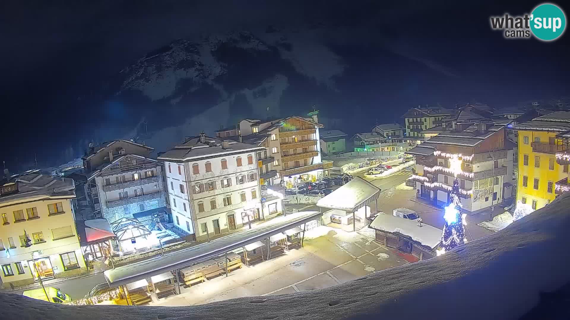 Piazza centrale di Forni di Sopra