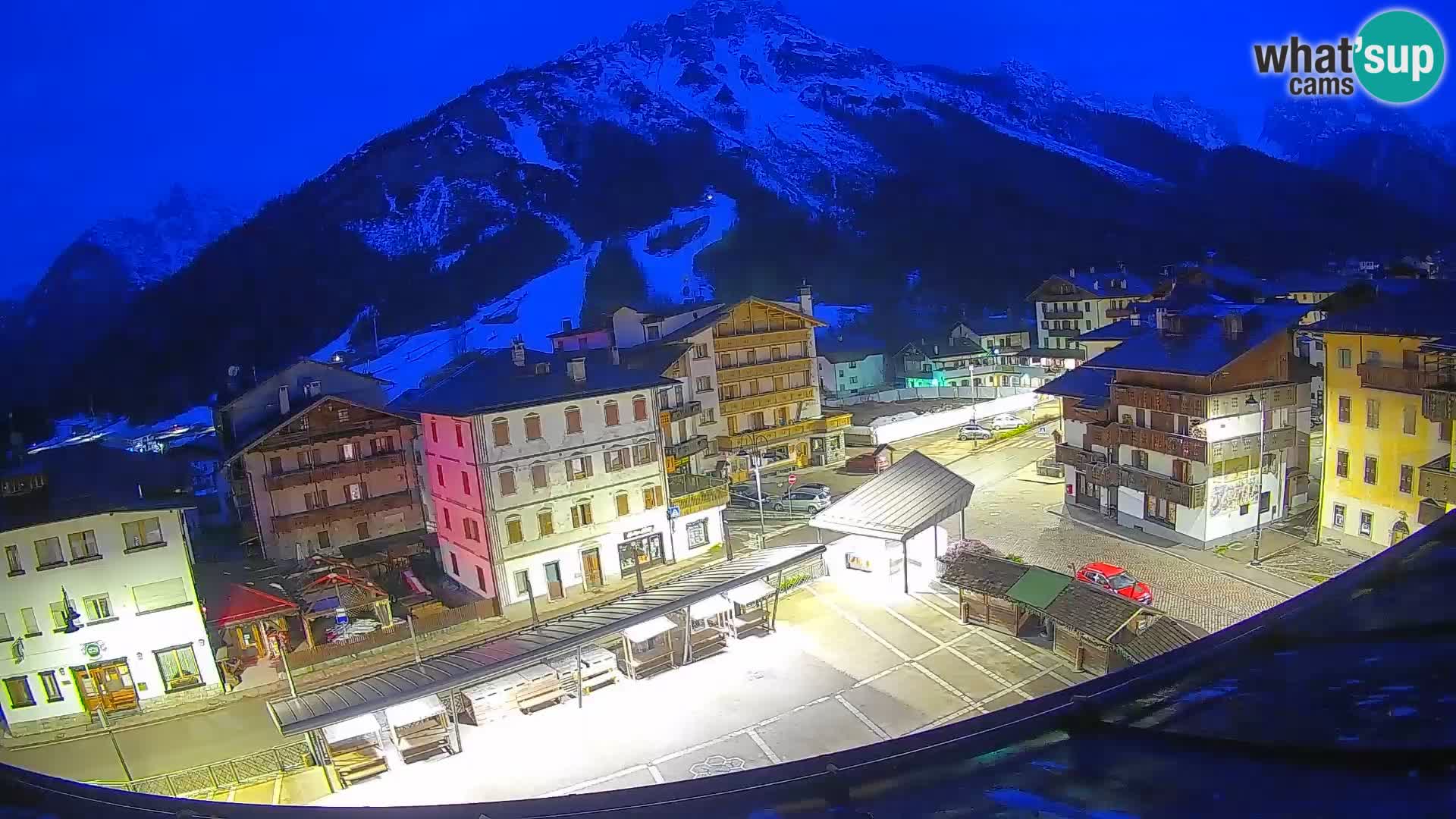 Piazza centrale di Forni di Sopra