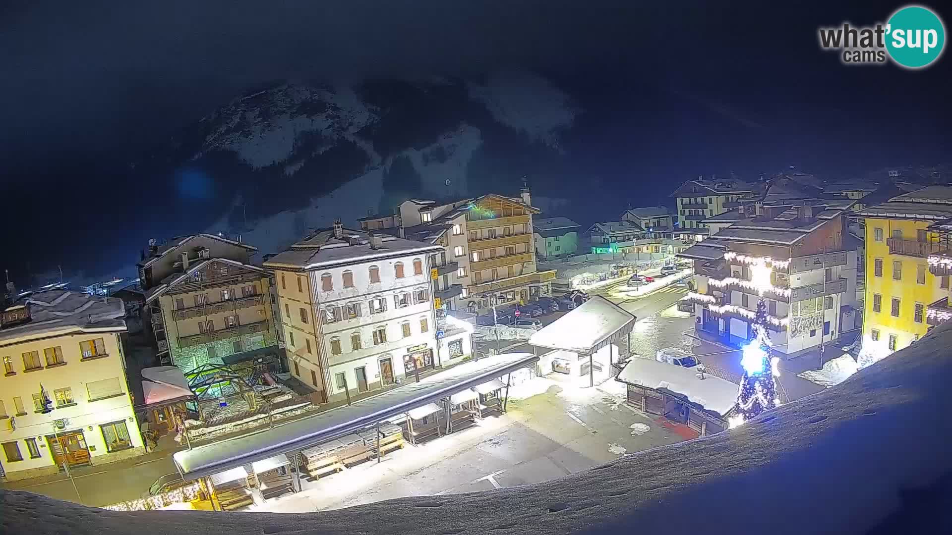 Piazza centrale di Forni di Sopra