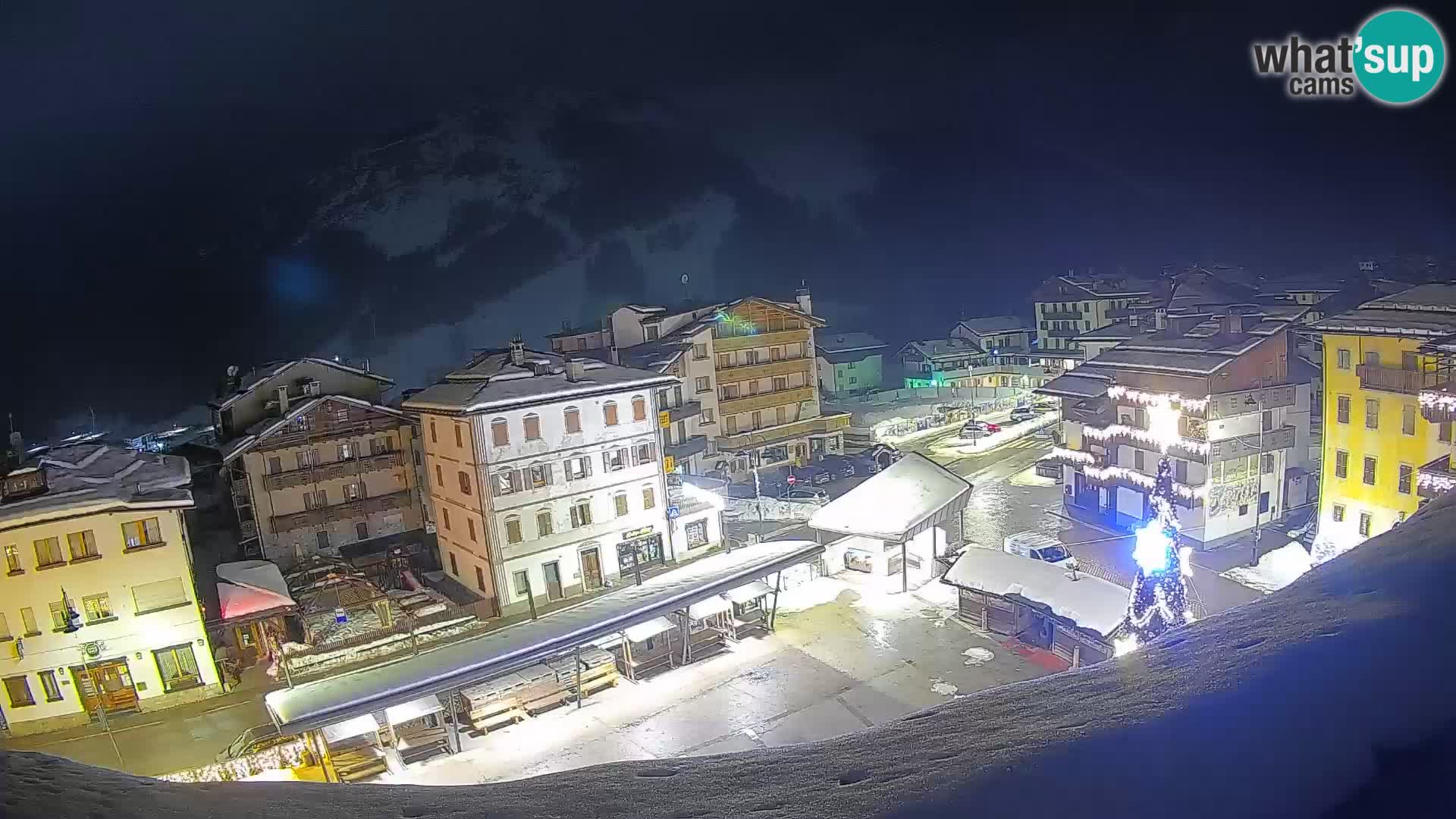 Piazza centrale di Forni di Sopra