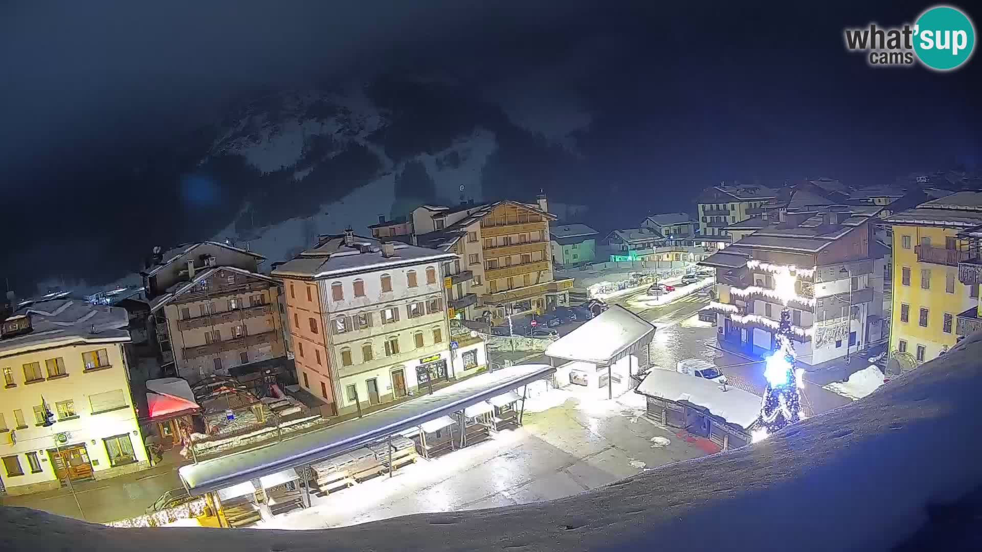 Piazza centrale di Forni di Sopra