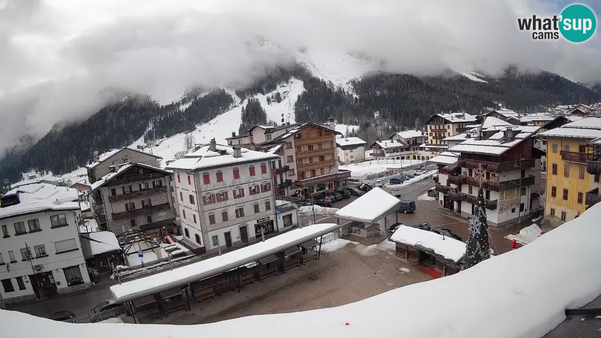 Plaza principal de Forni di Sopra