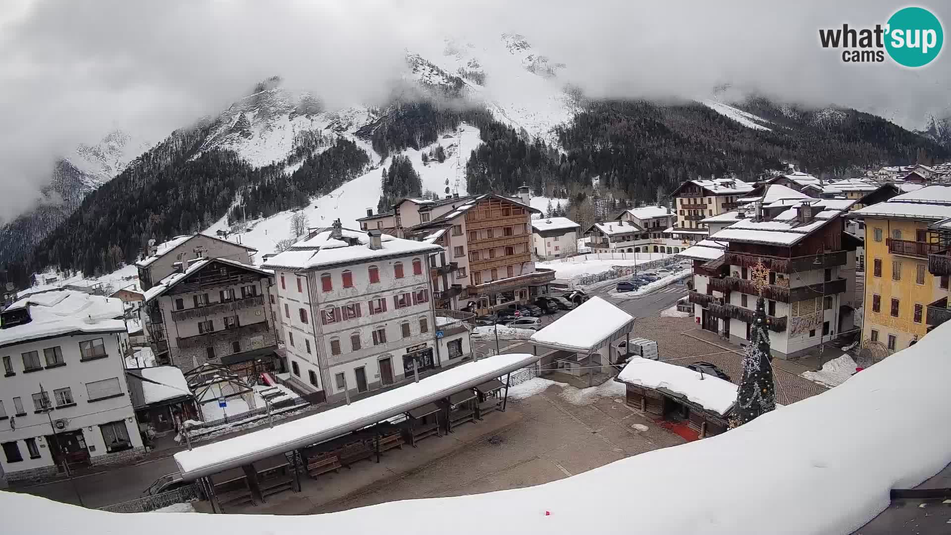 Plaza principal de Forni di Sopra