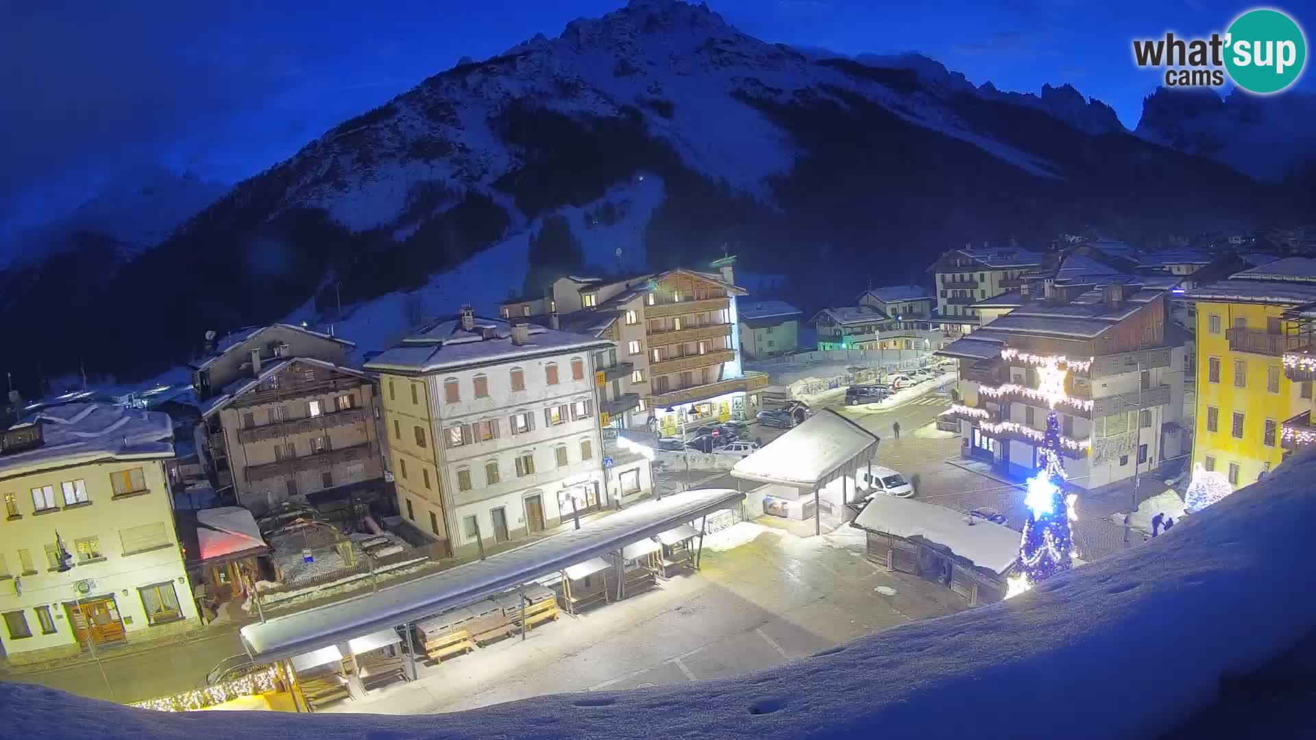 Piazza centrale di Forni di Sopra